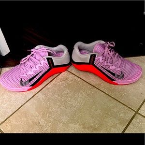 Women’s Metcon 6 Beyond Pink Flash Crimson’